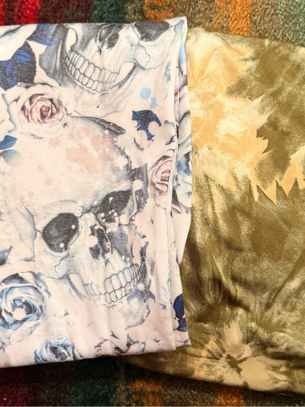 Skull & Rose Print Legging & Green and Yellow tie-dye
Bundle 
XL